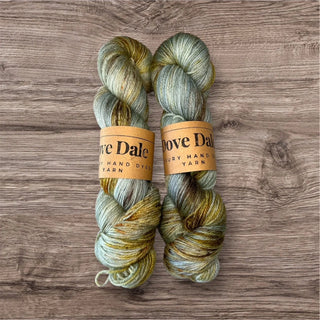 Dove Dale 8ply Sock Yarn