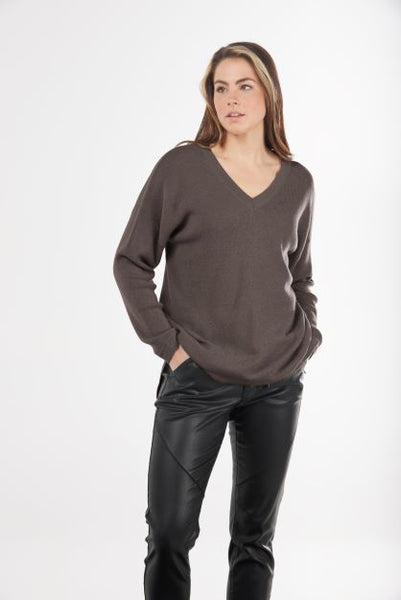 Ribbed Vee Lounge Pullover